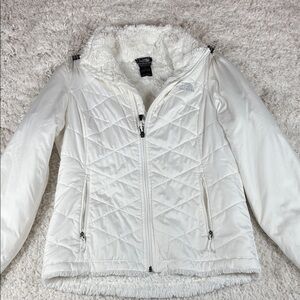 The North Face Women's White Quilted Faux Fur Lined Jacket, Size Small